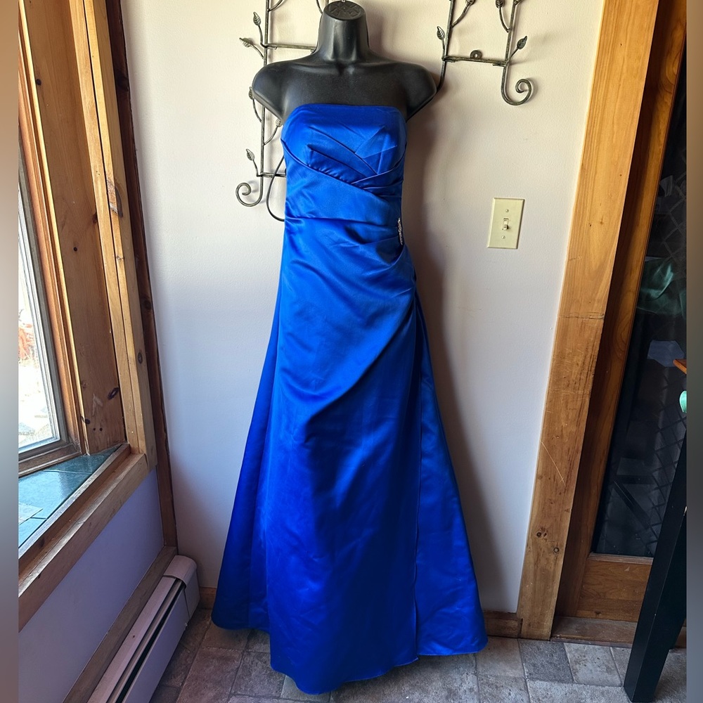 David’s bridal satin gown. Bridesmaid formal.